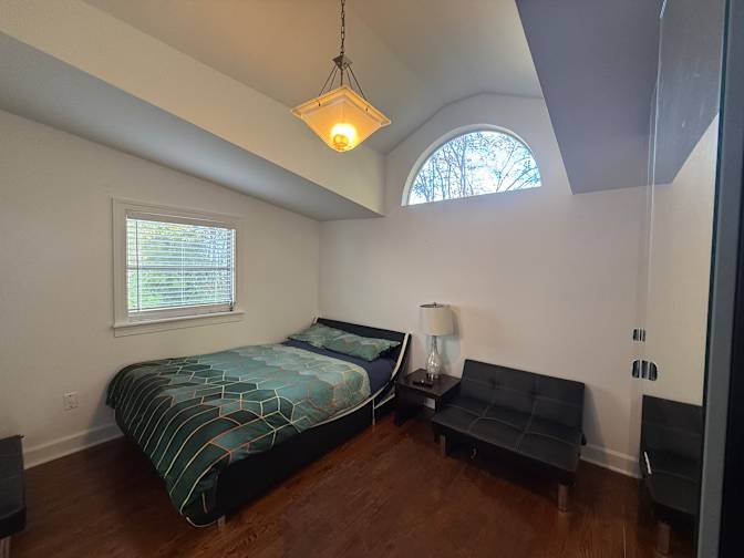 Jun's room