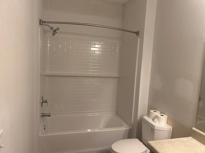 AVAILABLE NOW's room