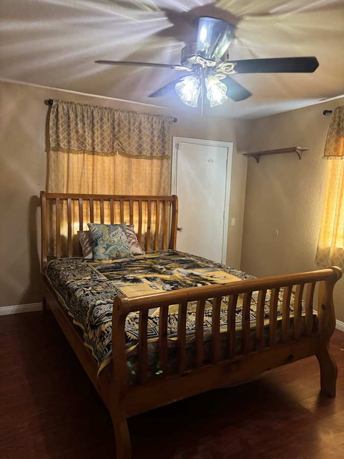 Hender's room