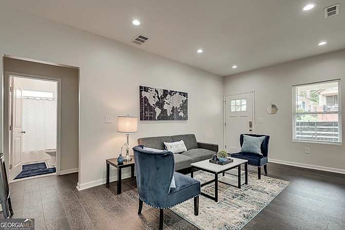 Alcove Rooms's room