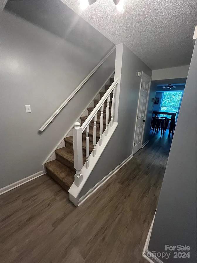 Alcove Rooms's room