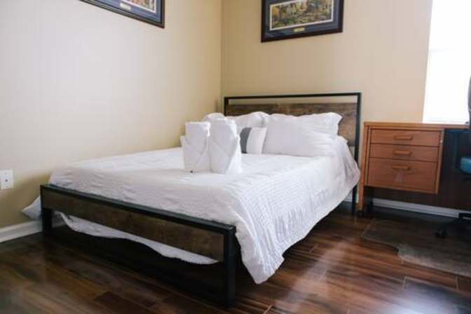 Alcove Rooms's room