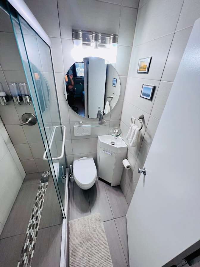 BISMAR BURGOS's room
