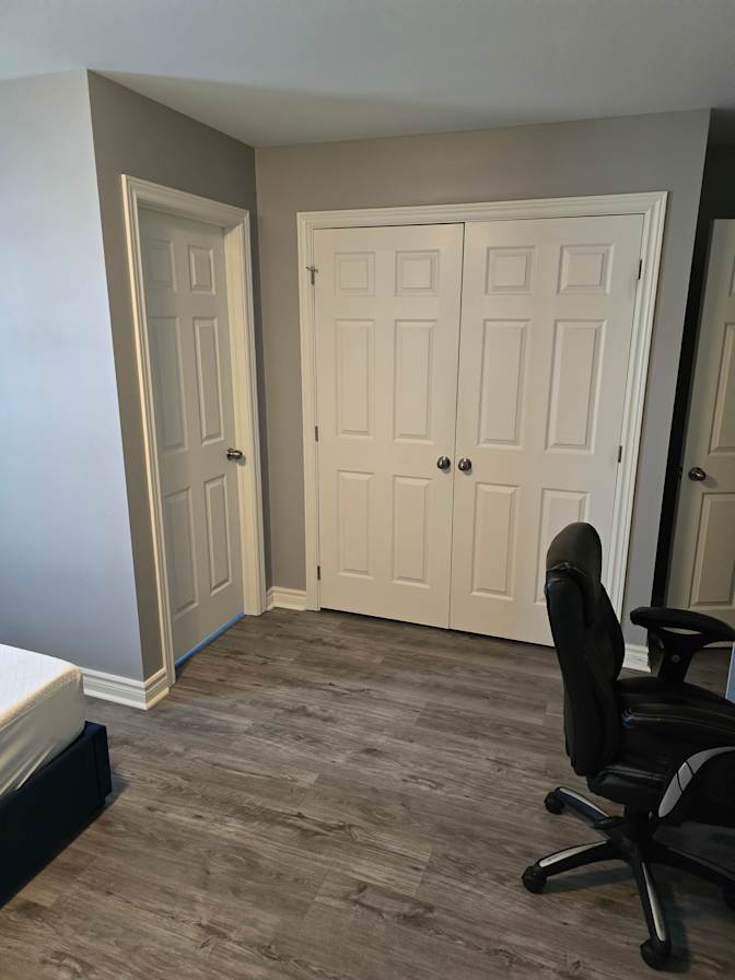 Dee's room