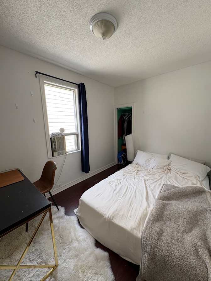 Vincent Molumby's room