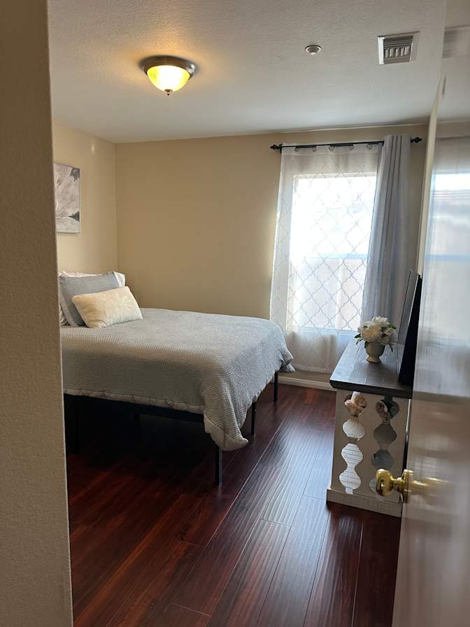 Mayra's room