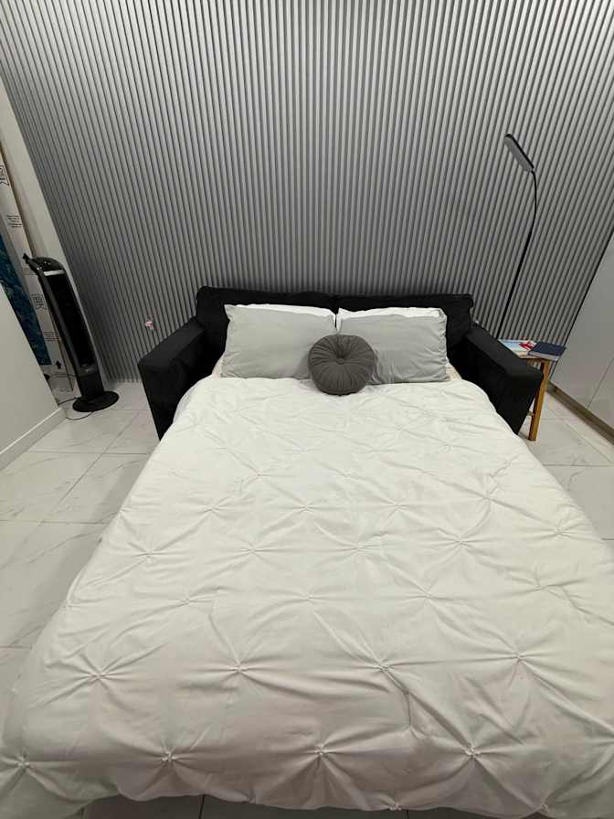 Andres's room