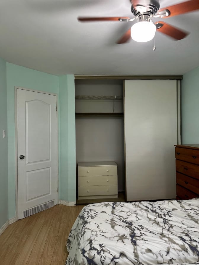 KTNA's room