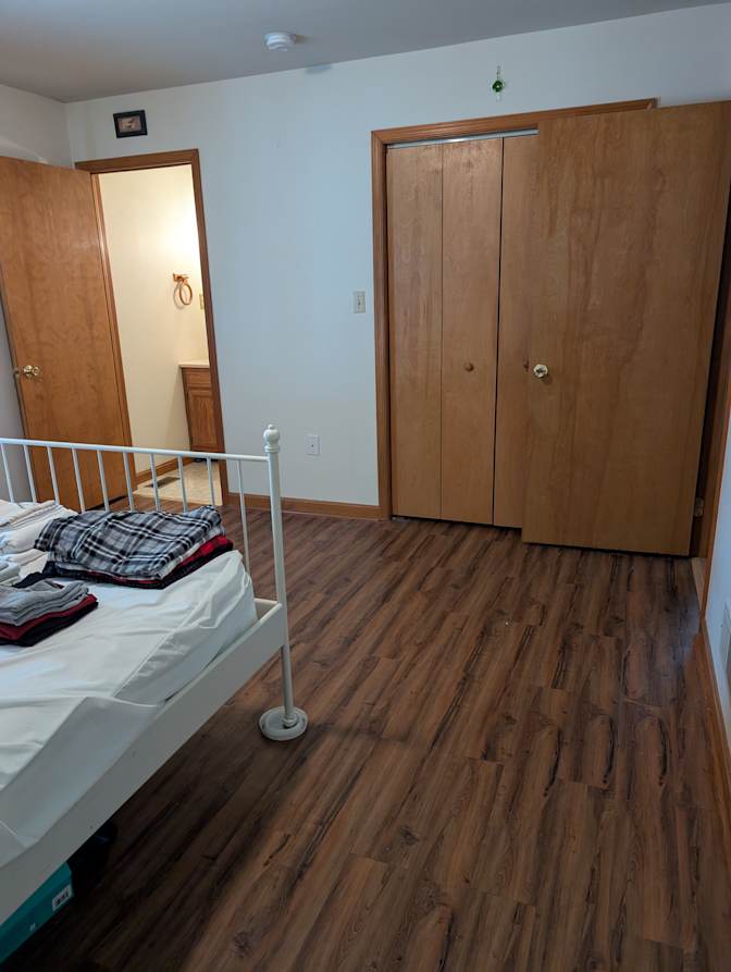 Gary Dowdy Sr's room