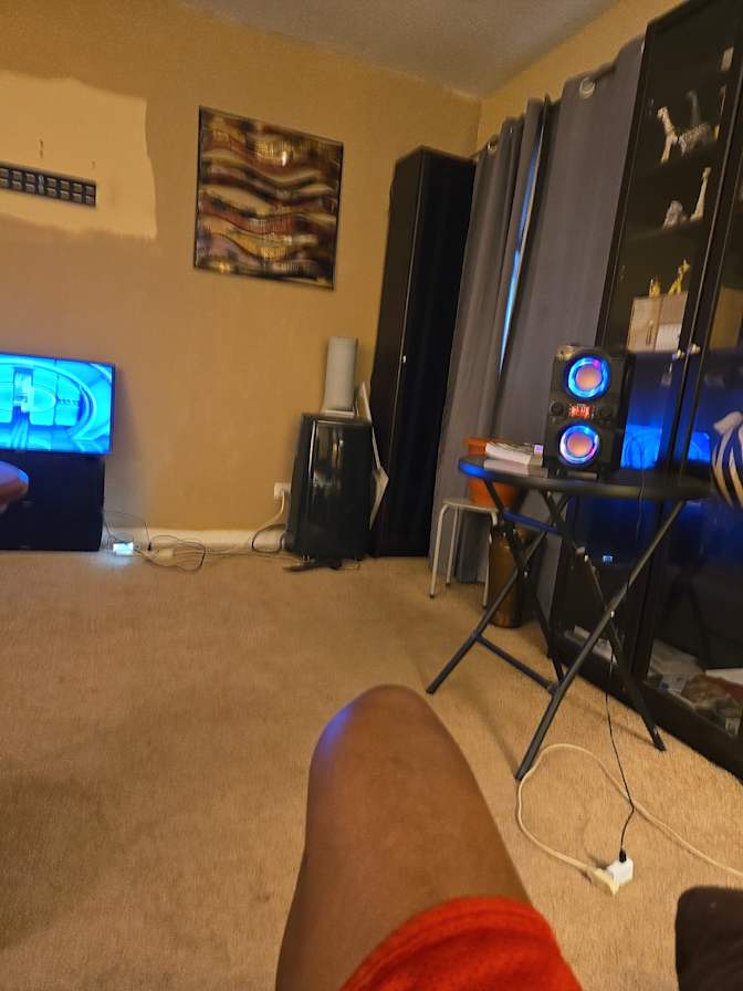 Aron Pitts's room