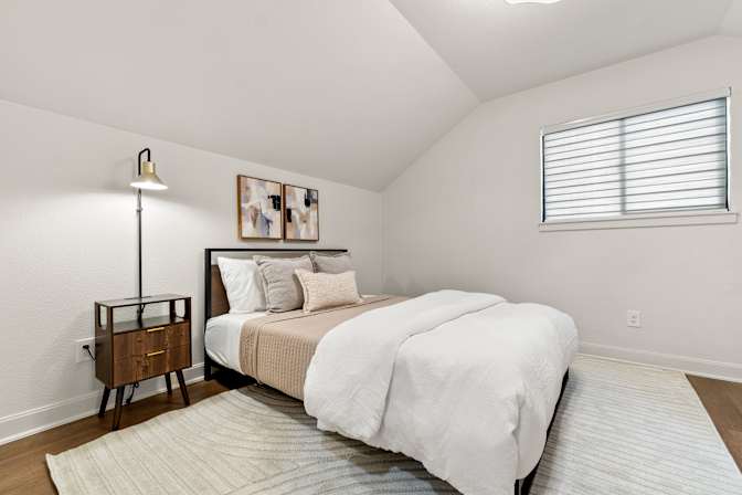 Tomic Properties's room