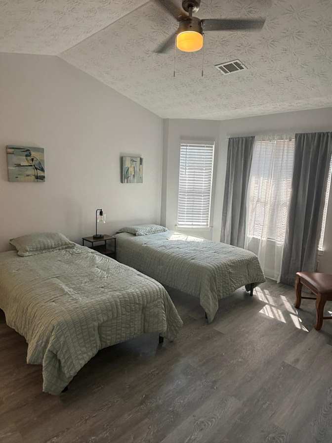 Alcove Rooms's room