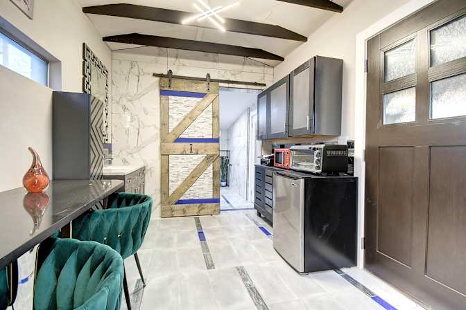Dennis Lev's room
