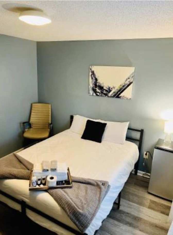 Private furnished room's room