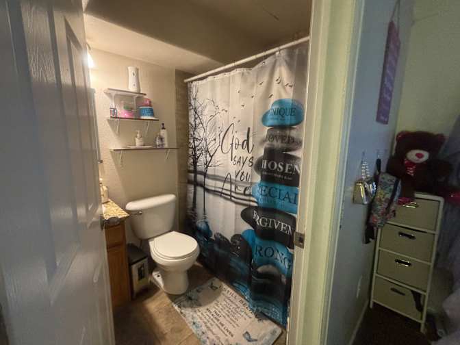 Yanet's room