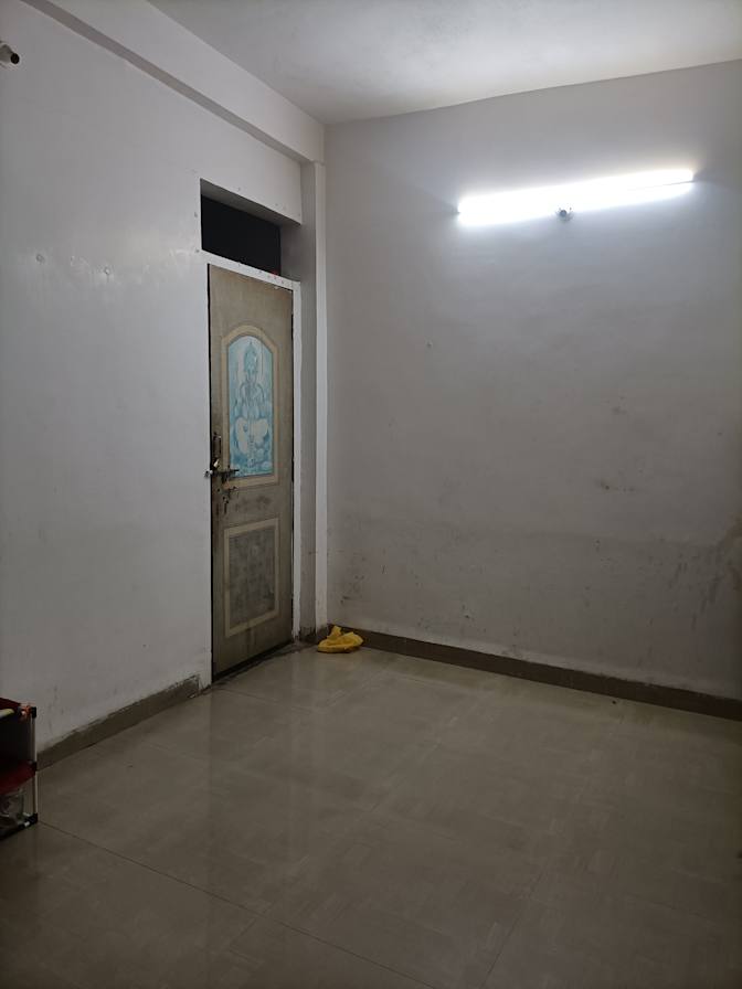 Esha Tomar's room