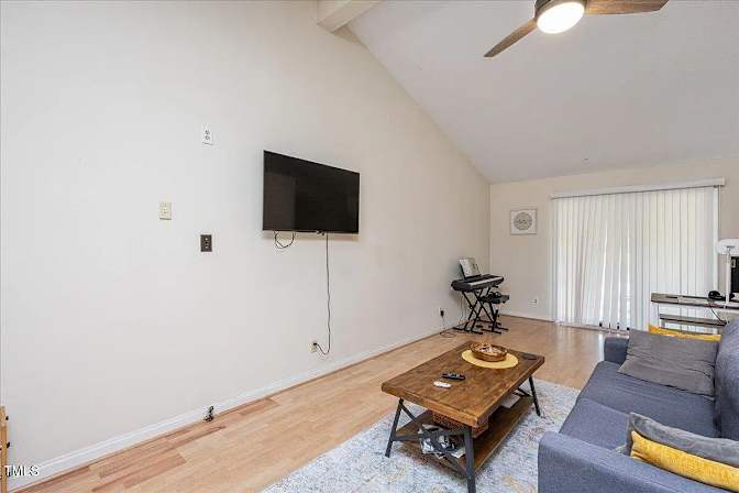 Alcove Rooms's room