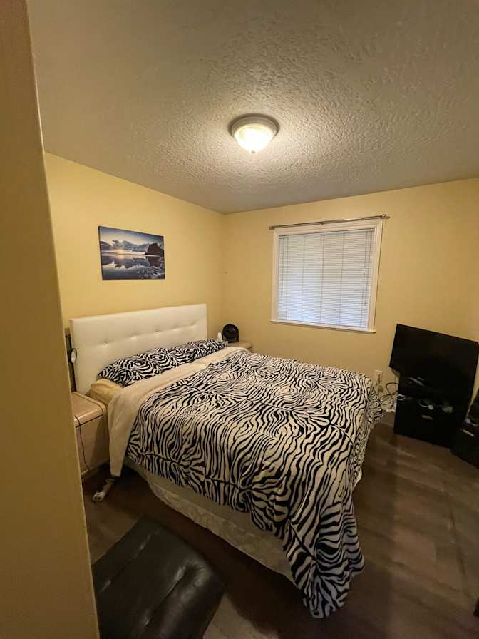 Tom's room