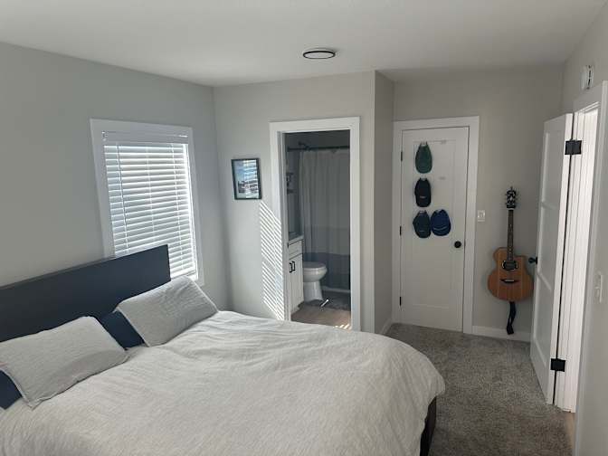 Andres's room