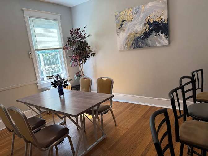 This cozy Washington home is waiting for you's room