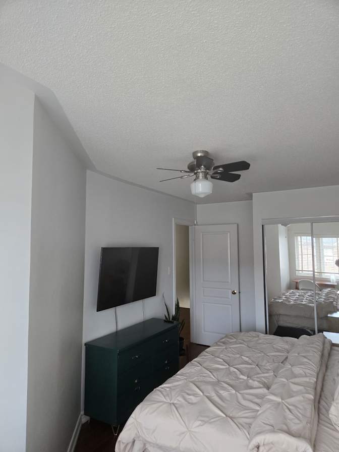 Sarah-Lee's room