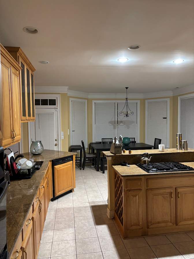 Kharlos's room