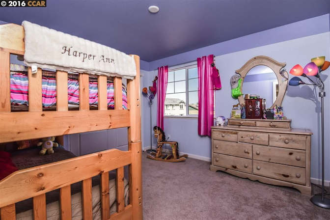 Jiadi's room