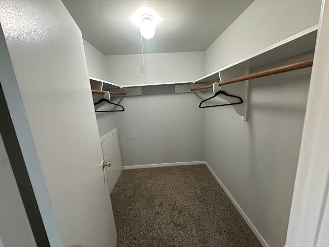 Lambert Guo's room