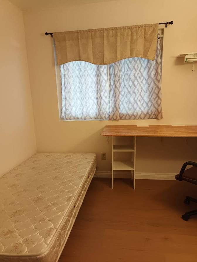 Lynn's room