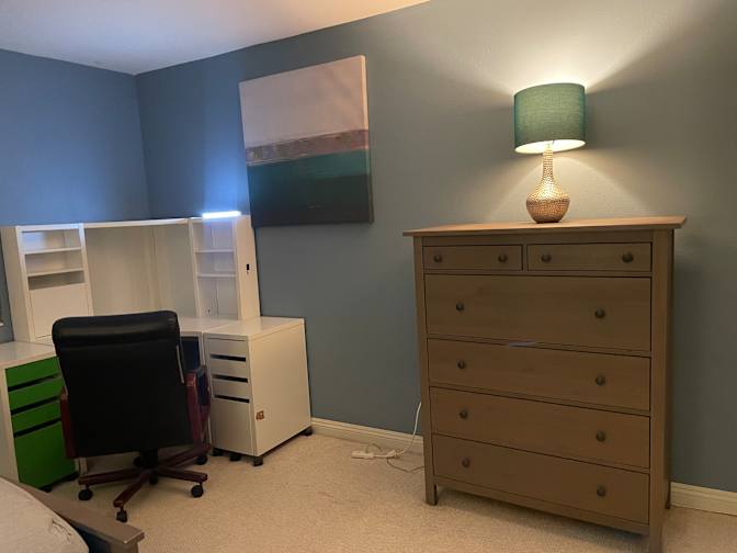 Dee's room