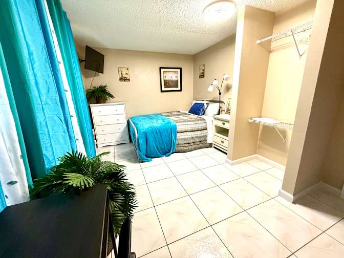 Shawn Harris's room