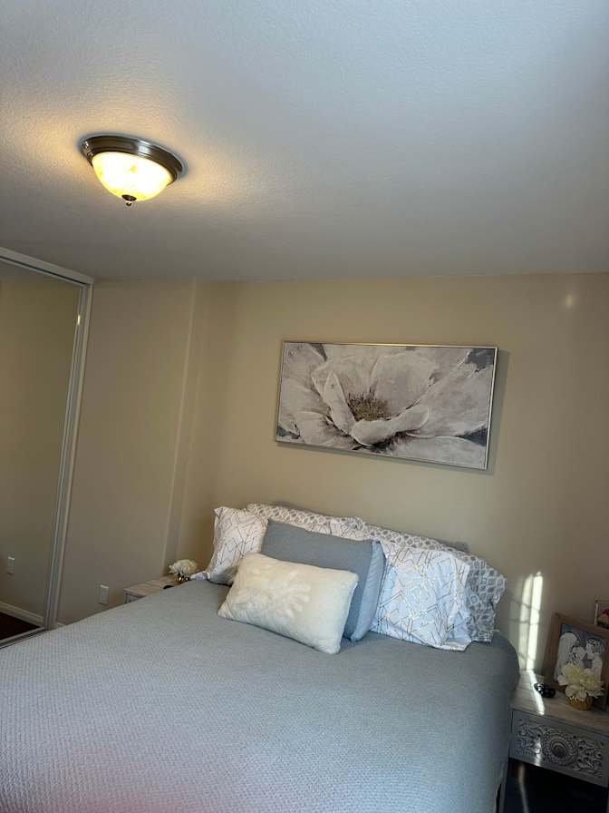 Mayra's room