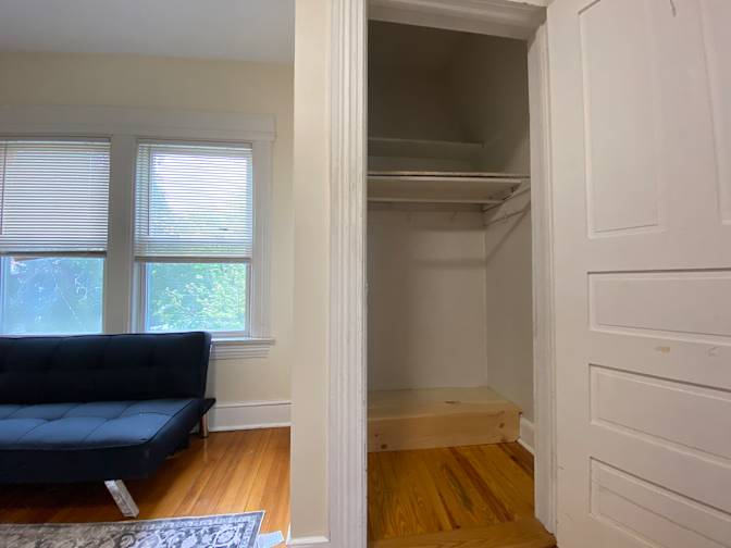 Enshi's room