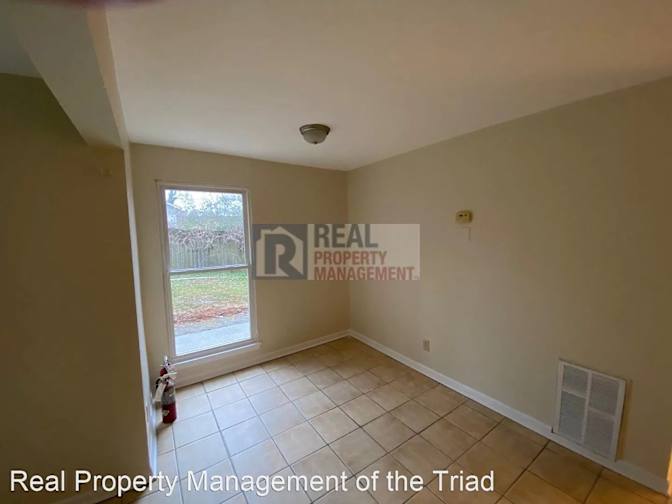 Alcove Rooms's room