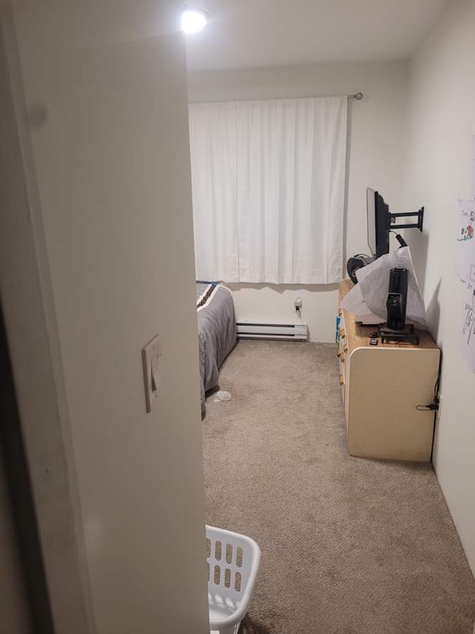 Derek Tompkins's room