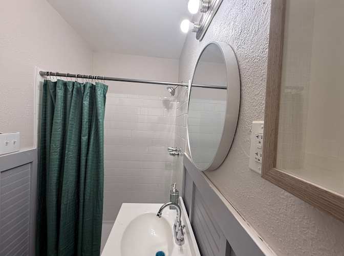 Alcove Rooms's room