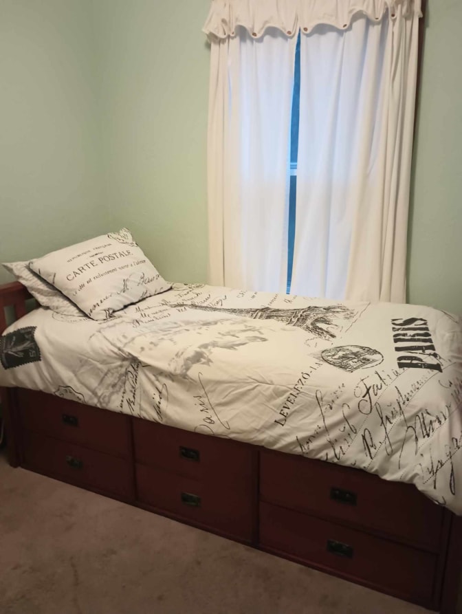 Eric Peterson's room