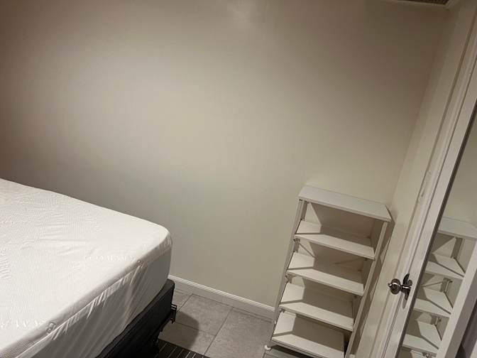 VIOLETA LOPEZ's room