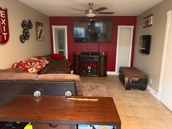 Leslie's room