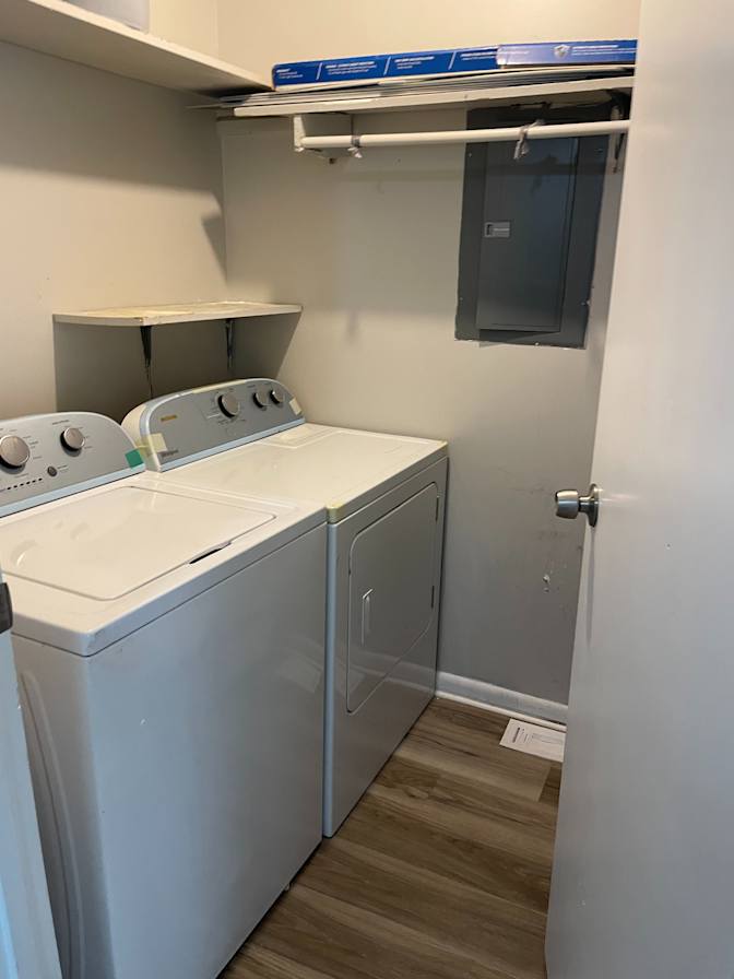 Alcove Rooms's room