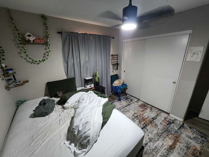 DUSTIN's room