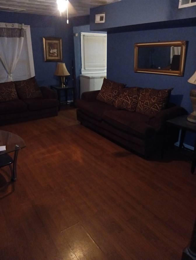 Dynelle's room