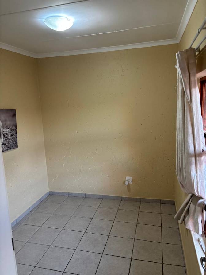 Mthokozisi's room
