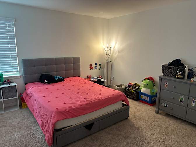 Damien D's room