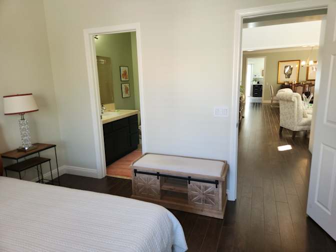 MonicaLee's room