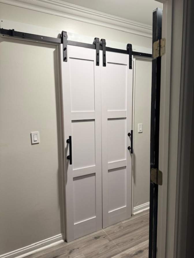 Alcove Rooms's room