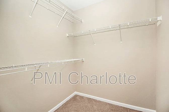 Alcove Rooms's room