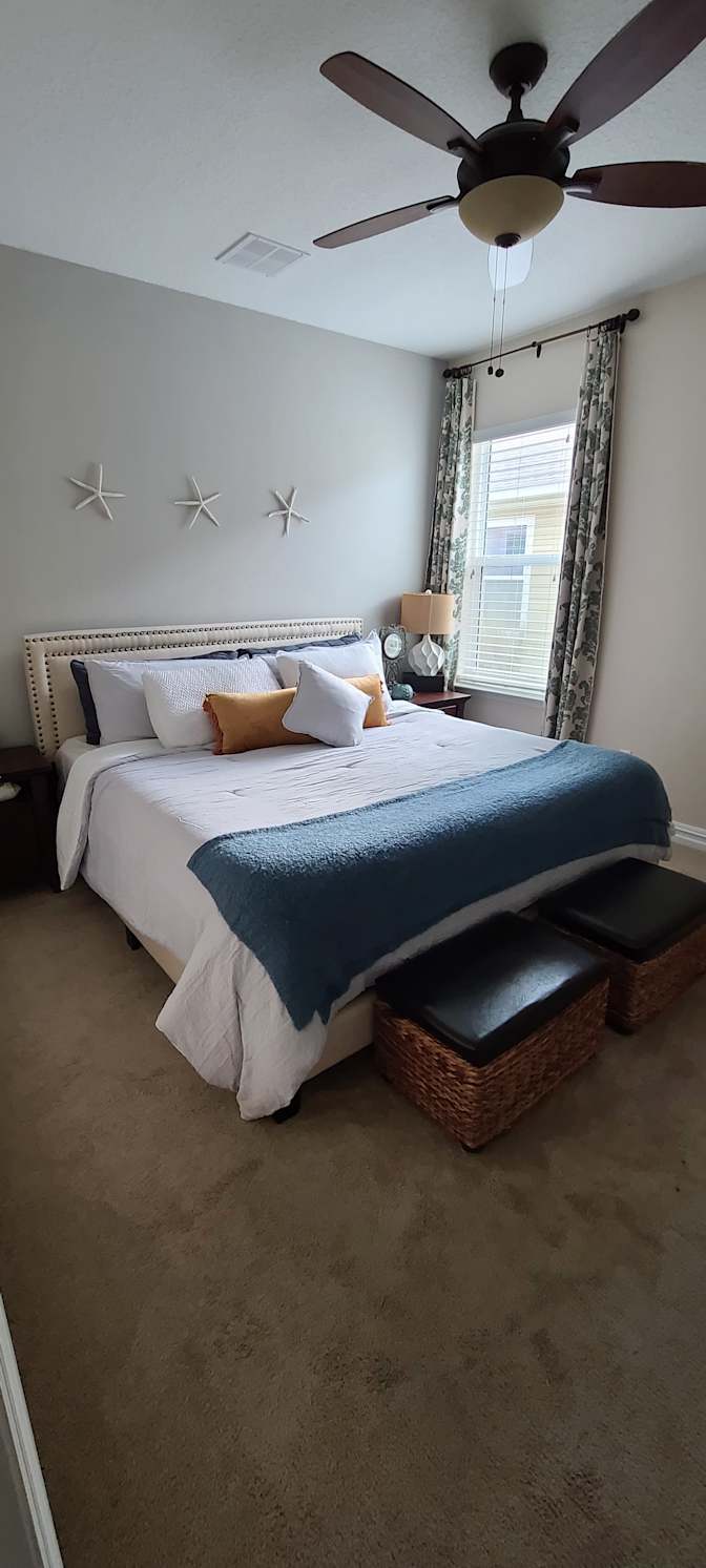 NICOLE's room