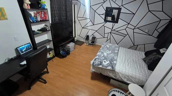 Luis's room