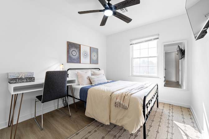 Tomic Properties's room